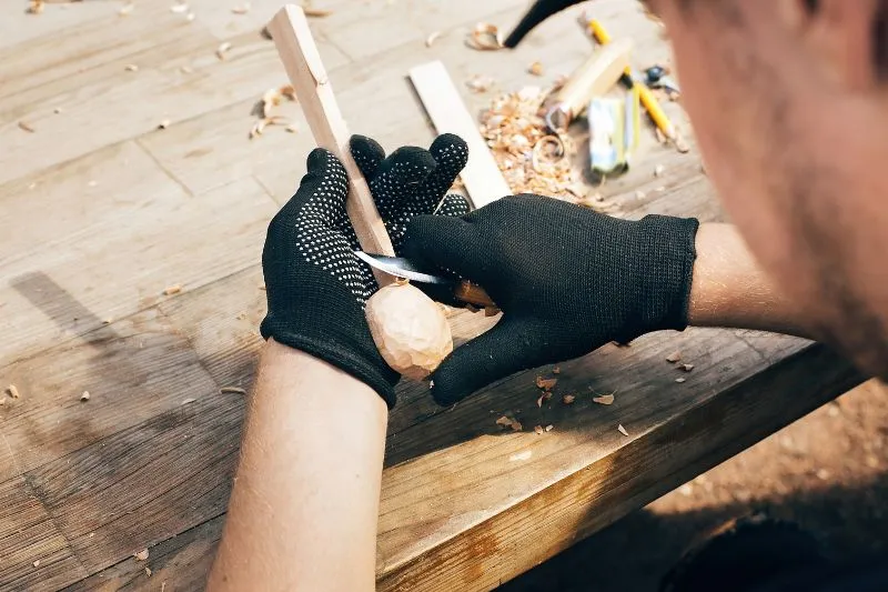 spoon carving with pine wood